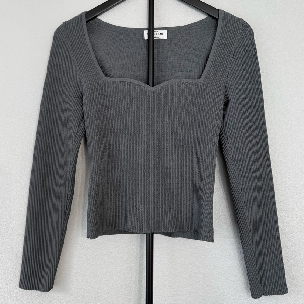 Aritzia Babaton Sculpt Knit Sweetheart Long Sleeve Top Size M - Picture 5 of 10